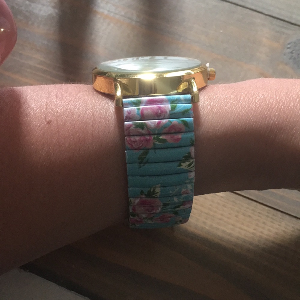 Floral watch - Picture 2 of 3